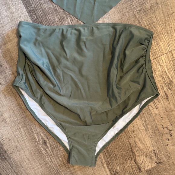 NWOT Green Two-Piece Swimsuit - Picture 2 of 7